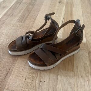 Diba wedge sandals